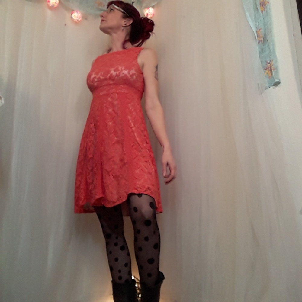 💜 SALE! Sundance Coral Lace Emma Dress. Gorgeous. - Picture 2 of 7